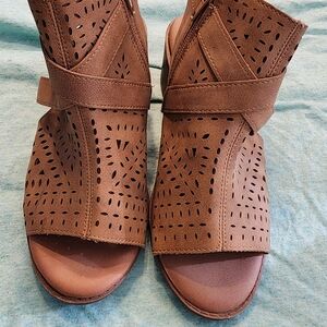 Justice Brown Kids Dress Shoes